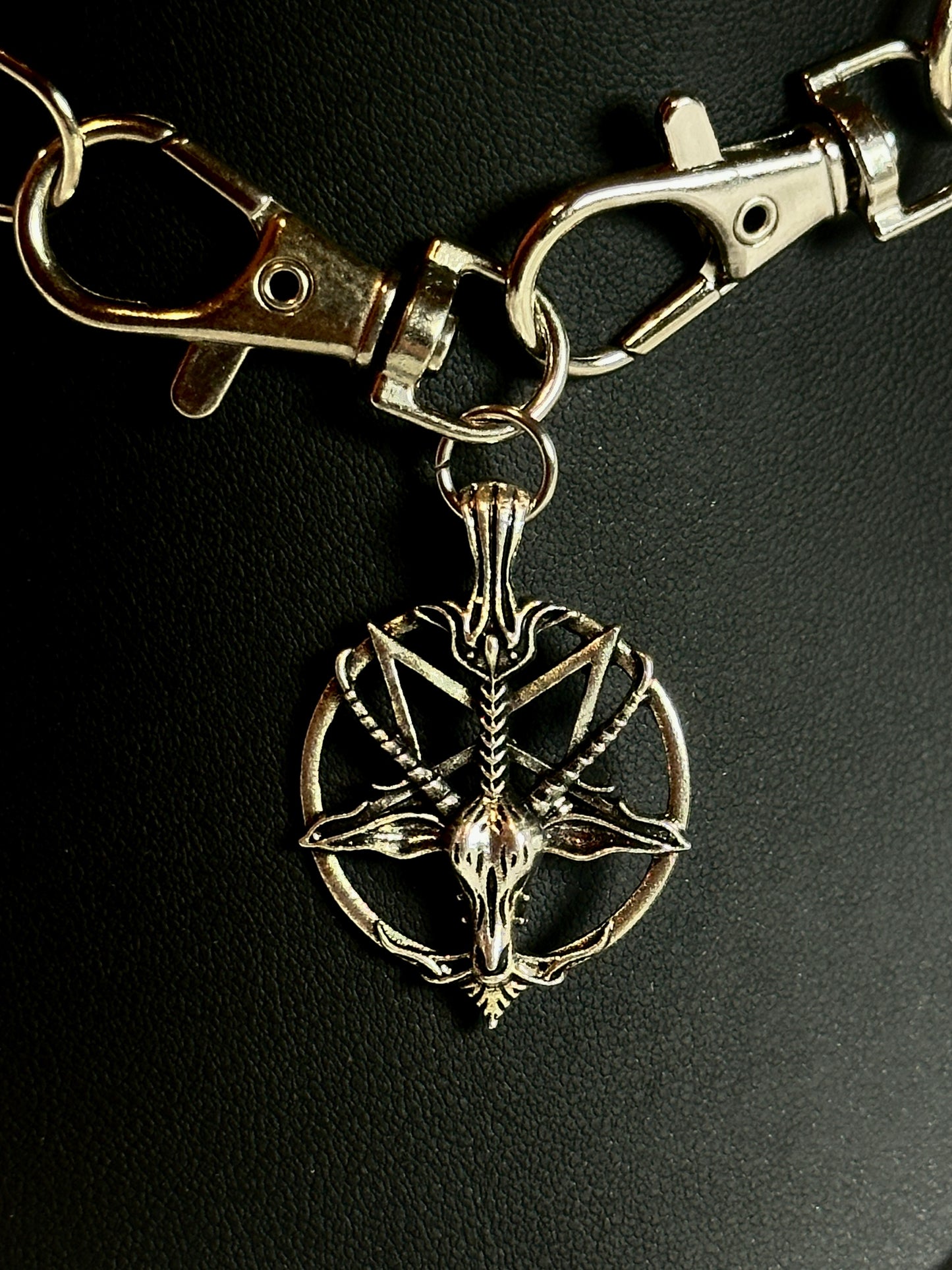 Silver Gothic Metal Clasp Choker Necklace - Baphomet Pentagram